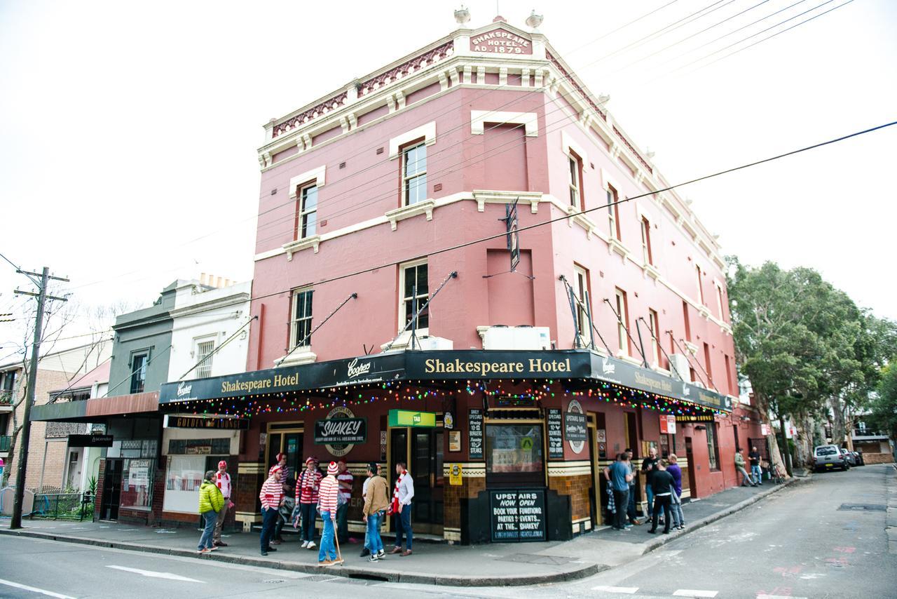 Shakespeare Hotel Surry Hills Room photo